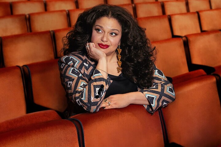Michelle Buteau: În mintea lui Buteau la Radio City Music Hall – Netflix