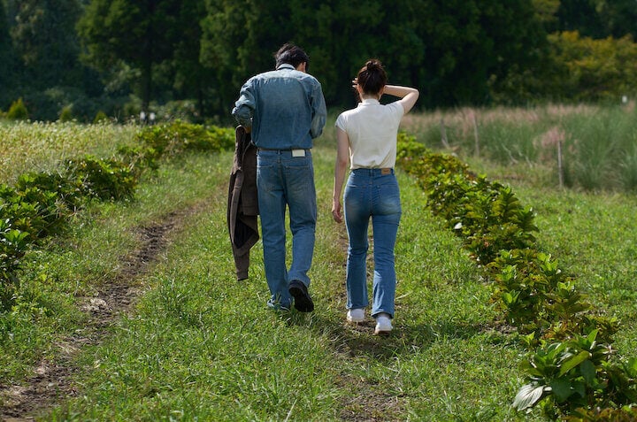 Mai bine mai târziu decât single – Netflix