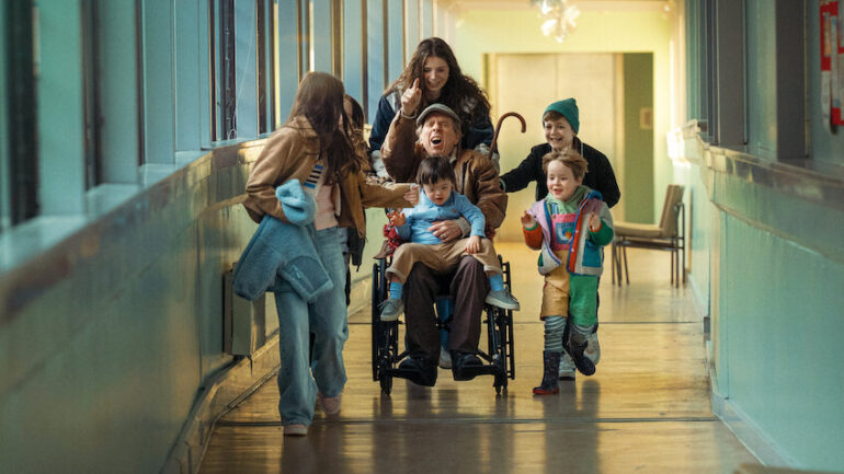 Debutul regizoral al lui Kate Winslet cu „Adio, June” redefinește drama de sărbători pe Netflix: Recenzie și reportaj